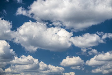 Obraz premium Summer blue sky and clouds background