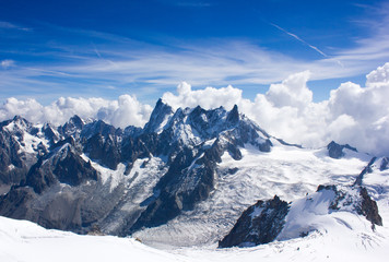 Hochalpine Berglandschaft mit Gletschern und Hochplateu, Mont-Blanc, Chamonix, französische Alpen © MariaIsabelle