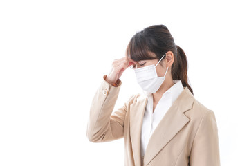 風邪をひいたビジネスウーマン