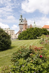 Fototapeta na wymiar Jardin de la basilique Wawel à Cracovie, Pologne 