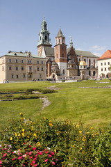 Fototapeta na wymiar Jardin et Basilique Wawel à Cracovie, Pologne