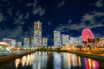 Fototapeta na wymiar 横浜ランドマークタワーの夜景