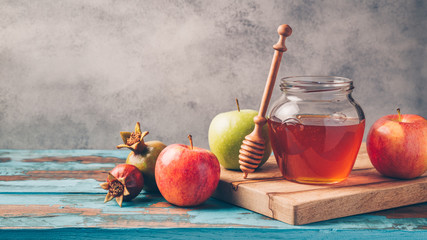 Honey jar and apples