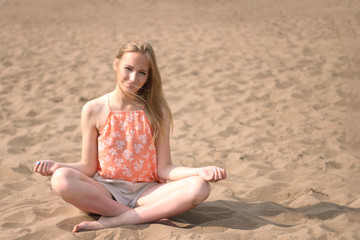 Fototapeta na wymiar beauty girl sitting on sand. happy relax