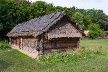 Fototapeta na wymiar Old wooden house, an old hut in the field, outside the city of Kiev, Ukraine