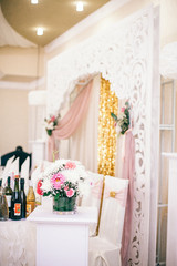 Fototapeta na wymiar Wedding Banquet hall decorated with flowers, table setting, floral arrangements in the restaurant.