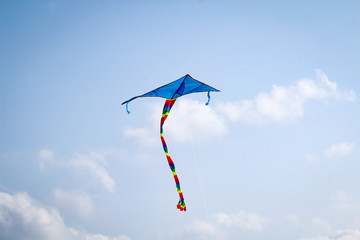 Lenkdrachen im Wind an der Ostsee 