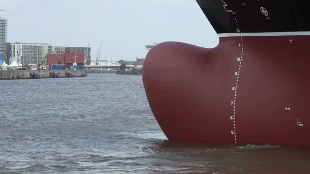 Rammschutz am Frachtschiff
