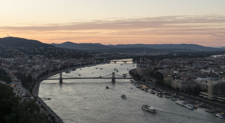 Fototapeta na wymiar panoramic view of the chain bridge on the river Danube at dusk