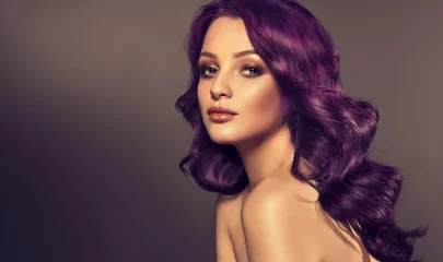 Papier Peint photo Salon de coiffure Beautiful model girl with long purple curly hair . Care products ,hair colouring .  Treatment, care and spa procedures. Medium length hairstyle. Coloring, ombre,  and highlighting . Hair coloring  