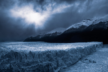 Fototapeta na wymiar The huge glacier Perito Moreno