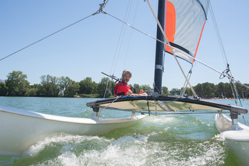 Naklejka premium enjoying extreme sailing with racing sailboat