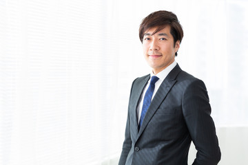 笑顔のミドル男性　ビジネス