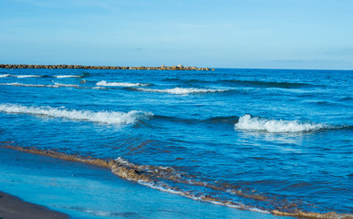 Fototapeta na wymiar beach landscape with waves on a sunny day