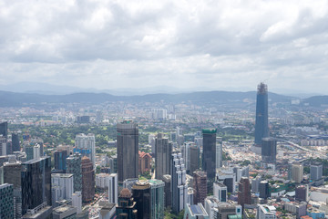 Obraz premium KLタワーのスカイデッキから見るクアラルンプールの都市風景