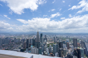 KLタワーのスカイデッキから見るクアラルンプールの都市風景