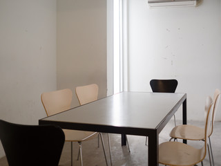 Simple cheap and small meeting room for team discussion.