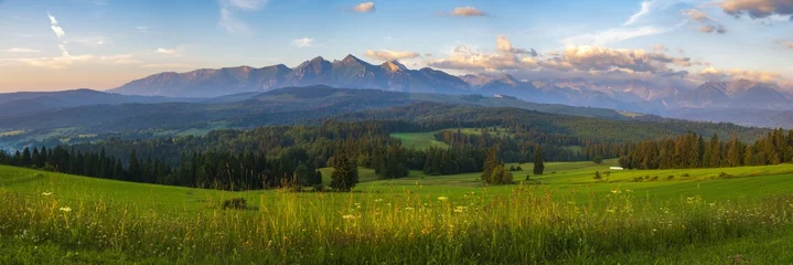 Poster Berglandschaft bei Sonnenaufgang - Frühlingspanorama der Tatra, Polen © Mike Mareen