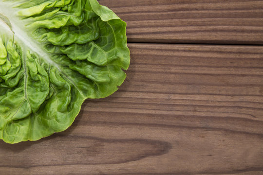 lettuce on the wooden table