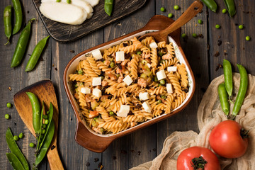 Fusilli pasta with zucchini, goat cheese and green peas