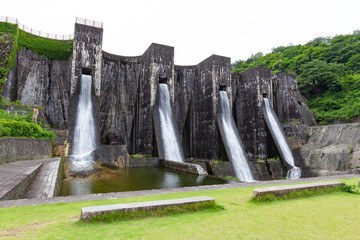 豊稔池堰堤（豊稔池ダム） -日本最古の石積式マルチプルアーチダム-