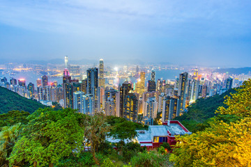 Obraz premium Skyline of Hong Kong during the blue hour with already the whole city in lights
