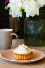Lemon curd tartlet with Italian meringue