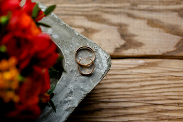 Flowers and rings © Alexandra Selivanova