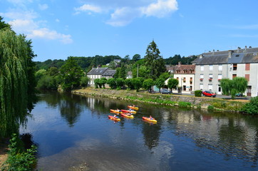 La rivière "Orne" à Pont-d'Ouilly (Calvados - Normandie - France)