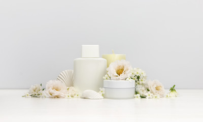 Fototapeta na wymiar Cosmetics mockup with white flowers