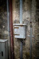 Typisch alter Stromkasten in einer kroatischen Stadt