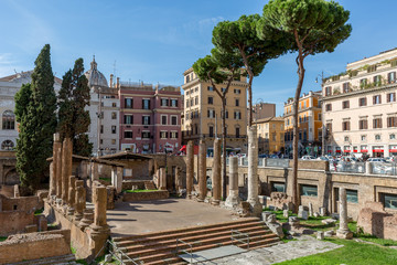 Fototapeta na wymiar Ancient ruins in a square in Rome