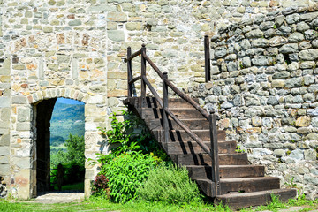 antica porta e scala 