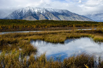 Fototapeta na wymiar Lake and mountains of Siberia