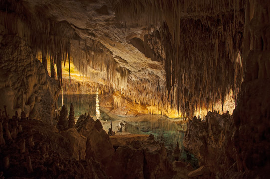 the lake in the cave