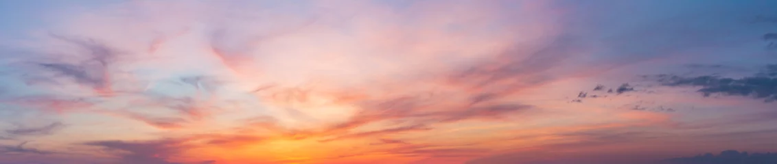 Deurstickers Kleurrijke zonsondergang schemering hemel © wildman