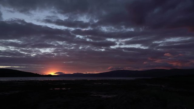 Coucher de soleil sur un lac / sunset on the scottish highland loch