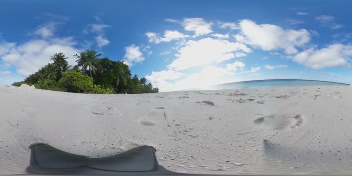 Tropical island beach in 360 degrees (Maldives) Virtual Reality - Relaxing view