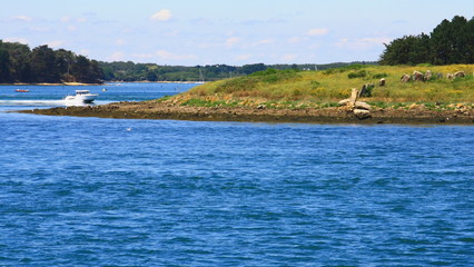paysage d’île dans le golfe du morbihan en bretagne