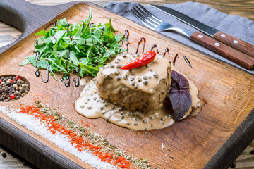 steak in pepper sauce