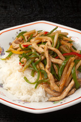 チンジャオロース丼