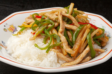 チンジャオロース丼