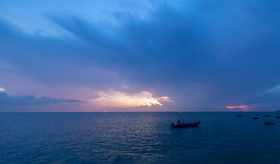 Obraz na płótnie Canvas Sunset at the sea