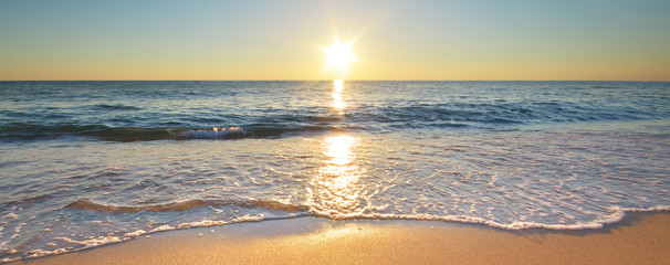 Fototapeta premium Piękny letni brzeg plaży