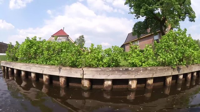 Navigazione in Olanda con la barca nei canali