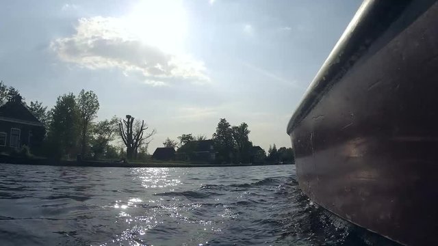 Navigazione in Olanda con la barca nei canali