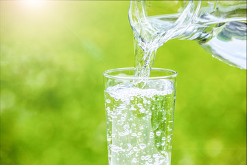水を注ぐ