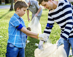 Kids picking up trash in the park