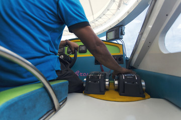 Fototapeta premium Panel sterowania łodzi motorowej