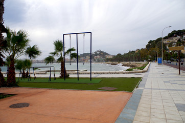 Fototapeta premium Hiszpania, Malaga siłownia nad brzegiem morza